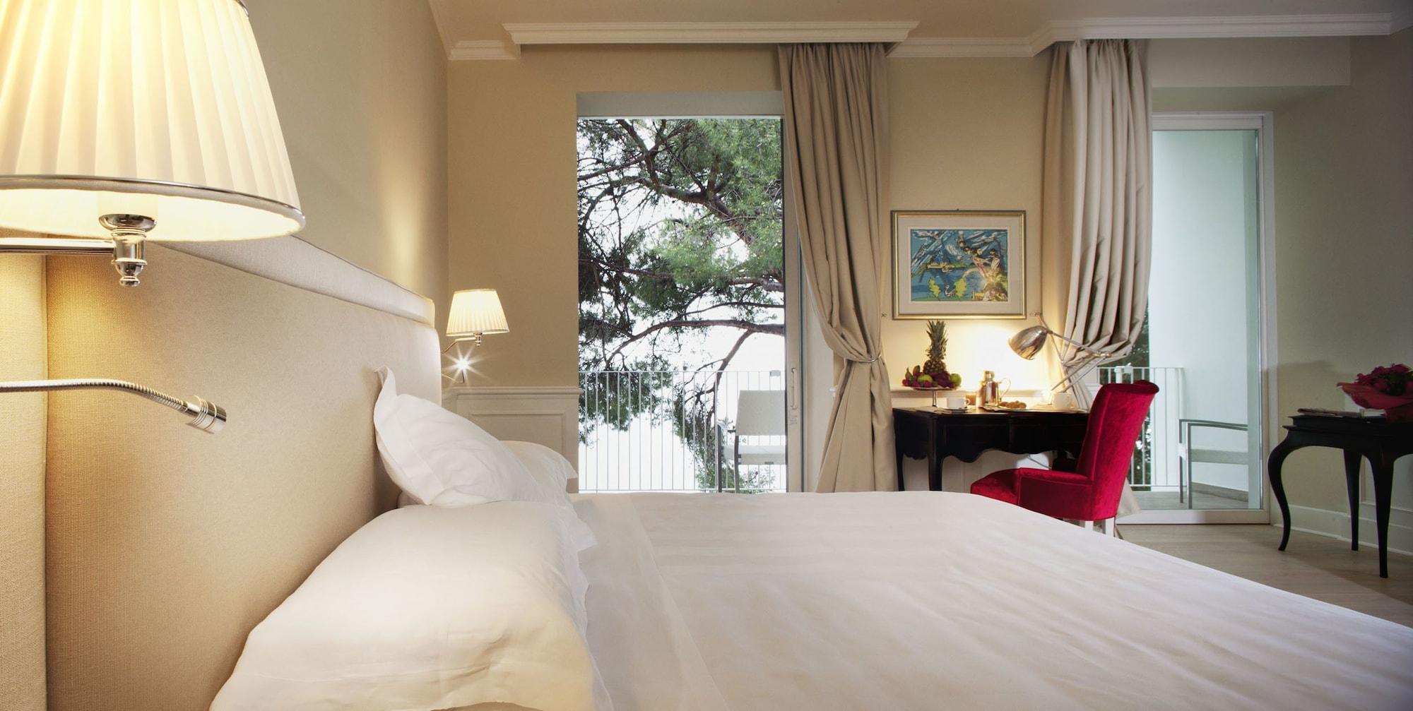 Hotel Riviera & Maximilian's 4*