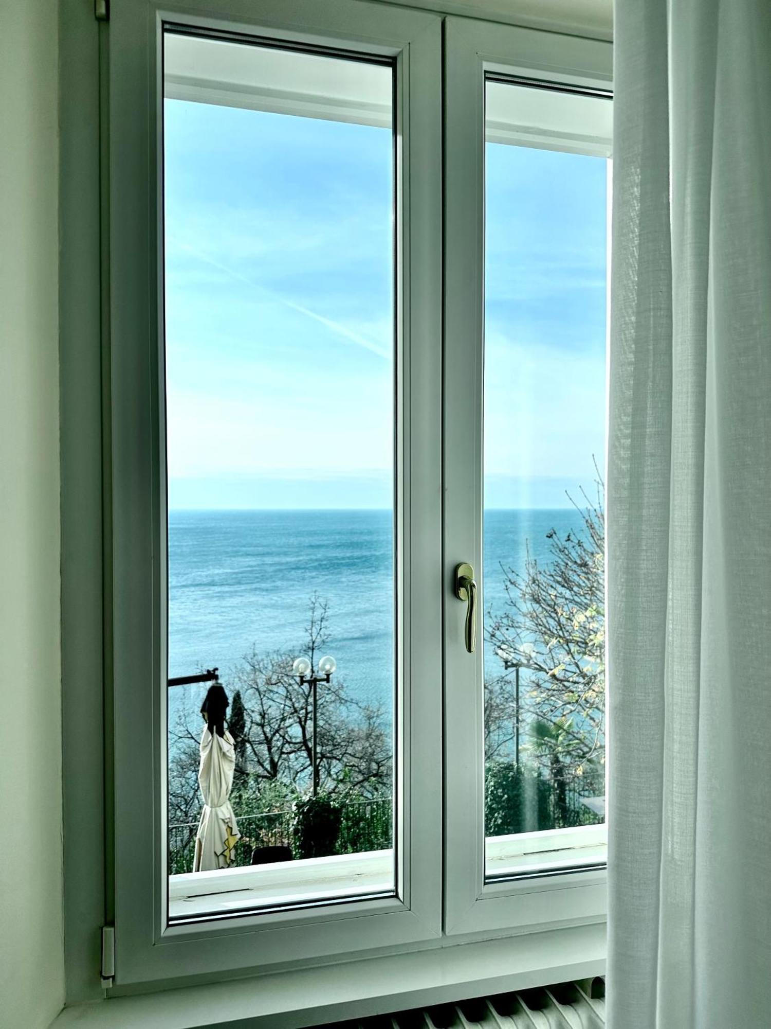 Riviera & Maximilian's