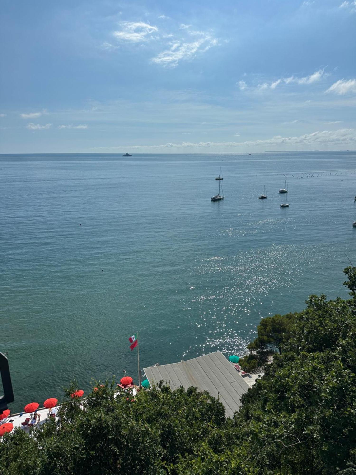 Riviera & Maximilian's 4*