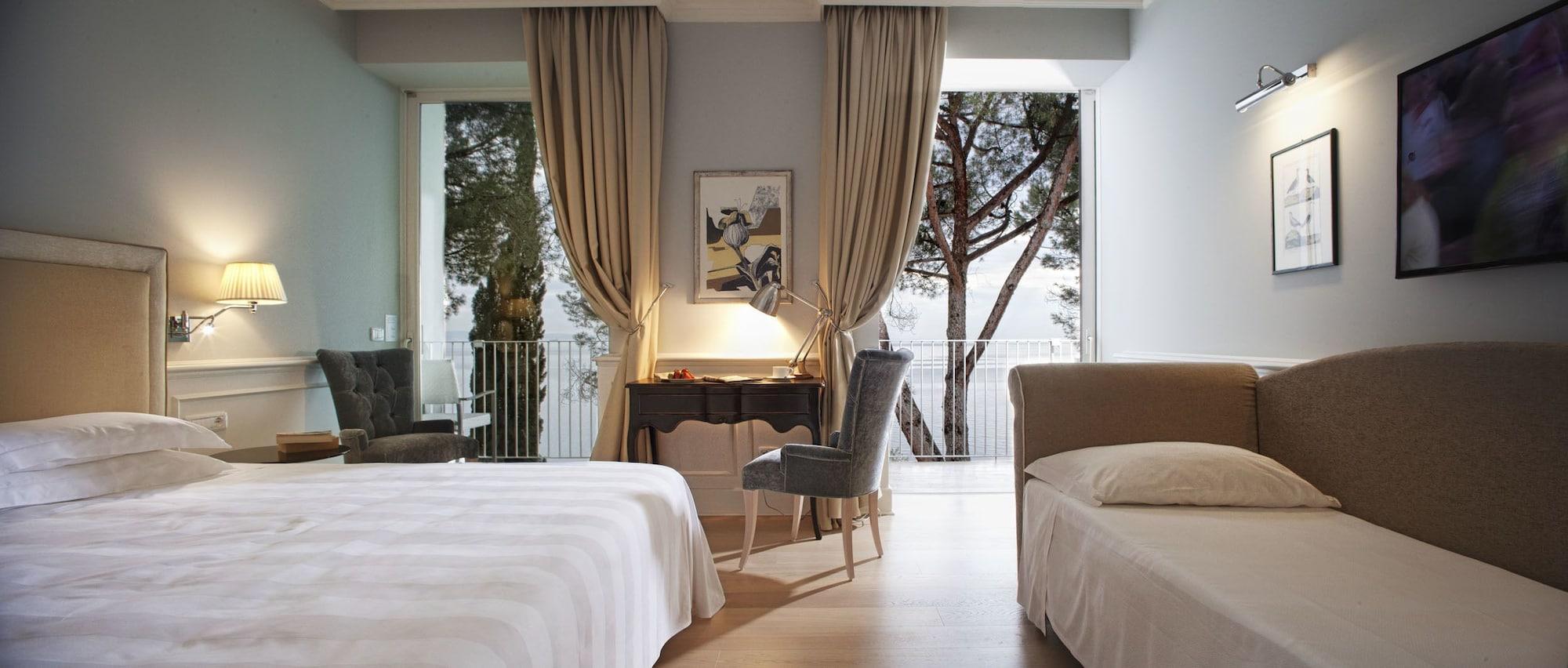 Riviera & Maximilian's 4* Trieste