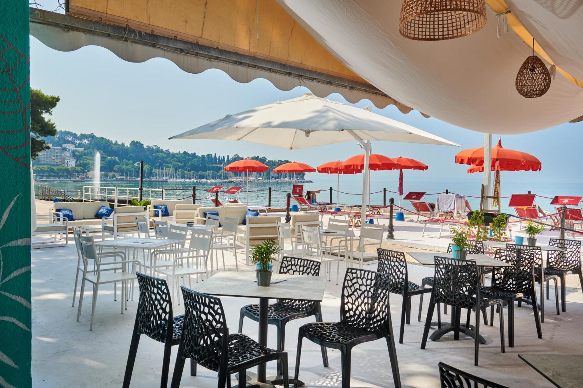 Riviera & Maximilian's Hotel